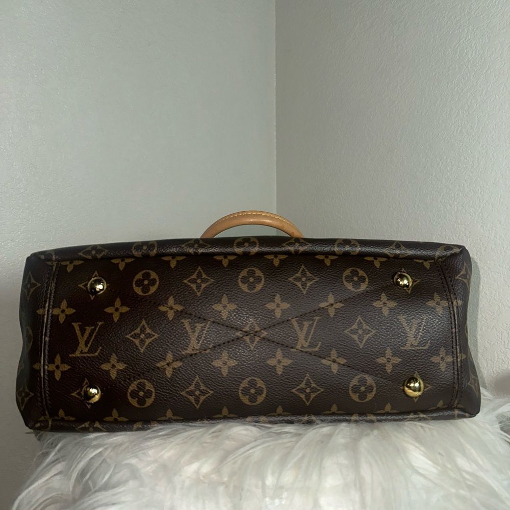 Louis Vuitton Pallas MM Monogram - Picture 9 of 16